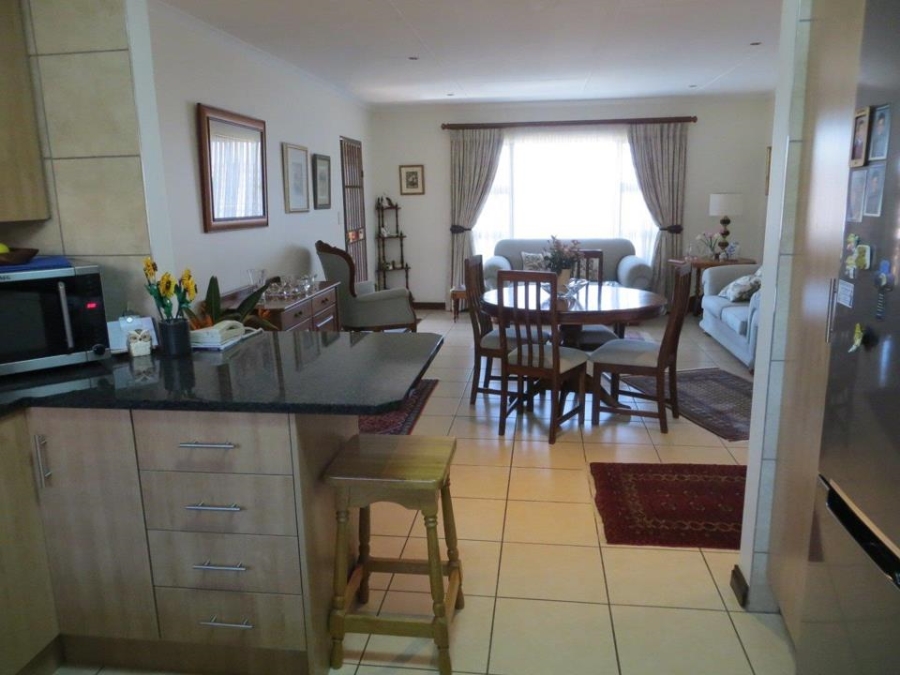 2 Bedroom Property for Sale in Featherbrooke Hills Retirement Gauteng