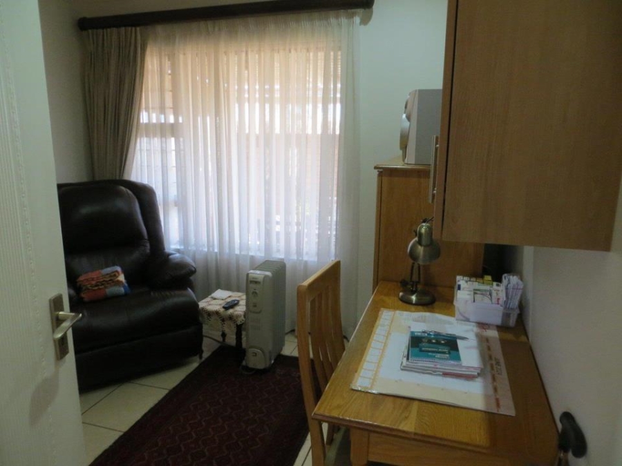 2 Bedroom Property for Sale in Featherbrooke Hills Retirement Gauteng