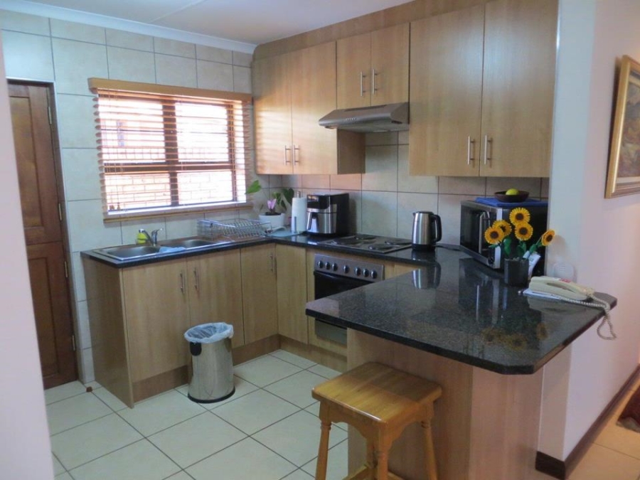 2 Bedroom Property for Sale in Featherbrooke Hills Retirement Gauteng