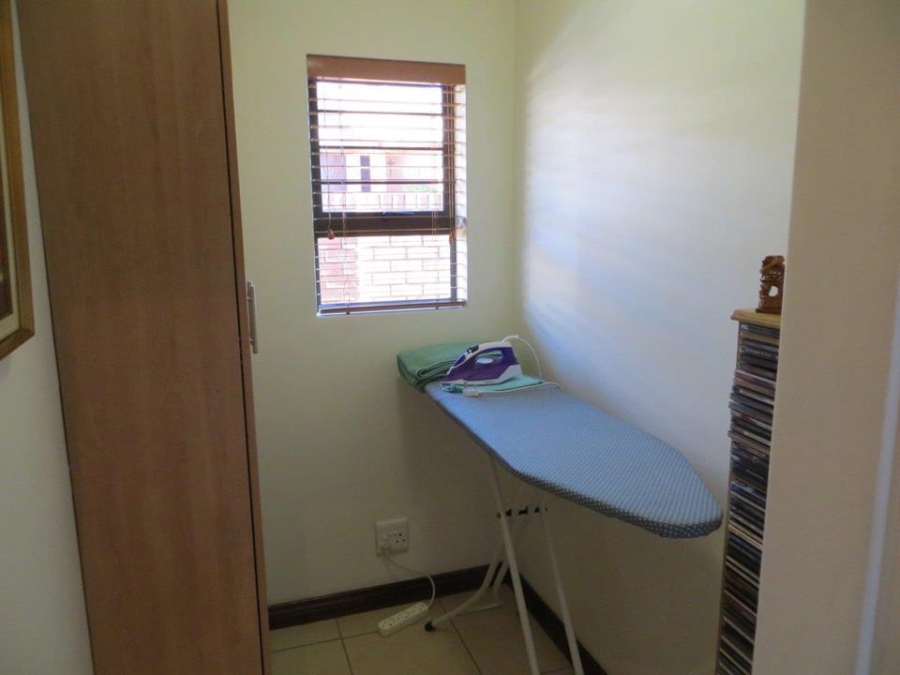 2 Bedroom Property for Sale in Featherbrooke Hills Retirement Gauteng