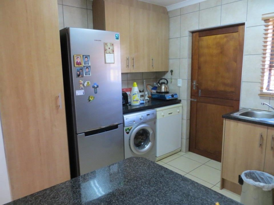 2 Bedroom Property for Sale in Featherbrooke Hills Retirement Gauteng