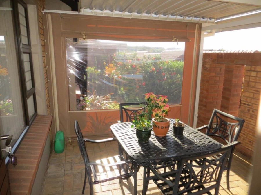 2 Bedroom Property for Sale in Featherbrooke Hills Retirement Gauteng