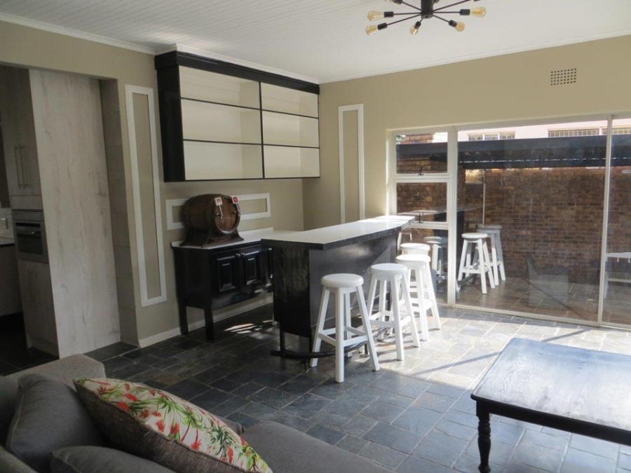 To Let 4 Bedroom Property for Rent in Constantia Kloof Gauteng