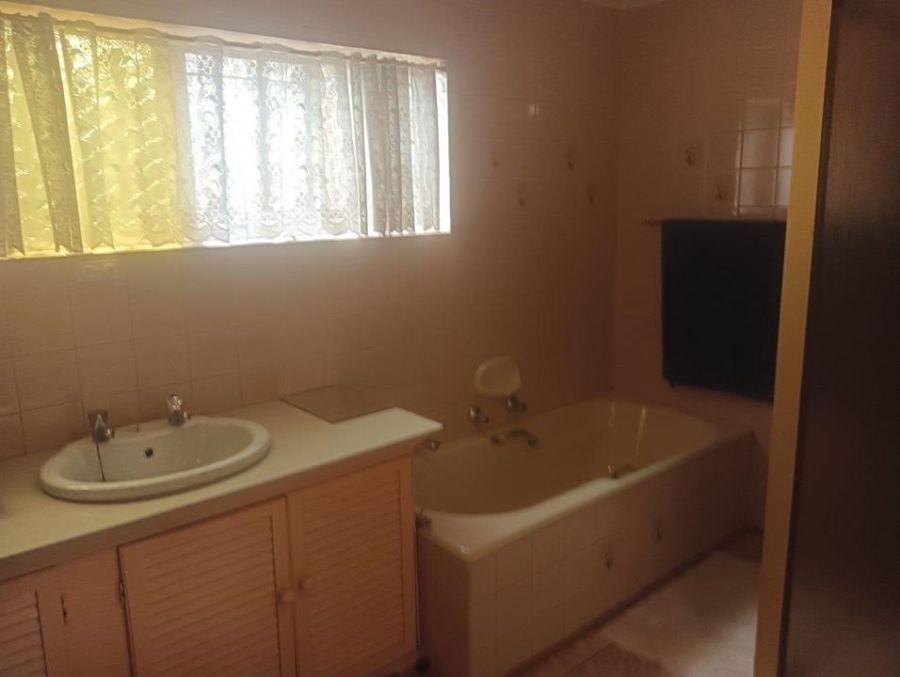 4 Bedroom Property for Sale in Witpoortjie Gauteng