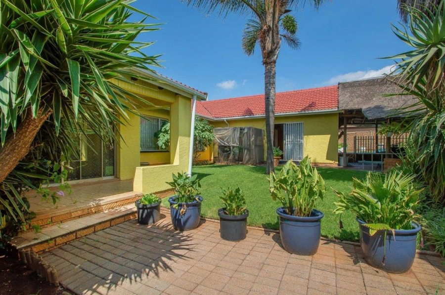 4 Bedroom Property for Sale in Witpoortjie Gauteng