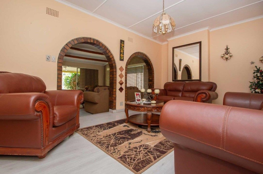 4 Bedroom Property for Sale in Witpoortjie Gauteng