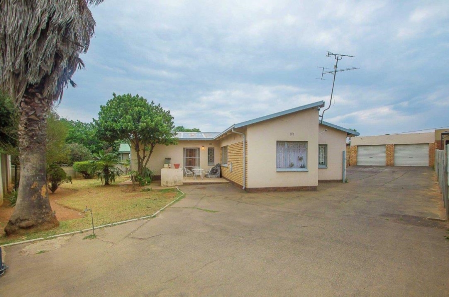 4 Bedroom Property for Sale in Witpoortjie Gauteng