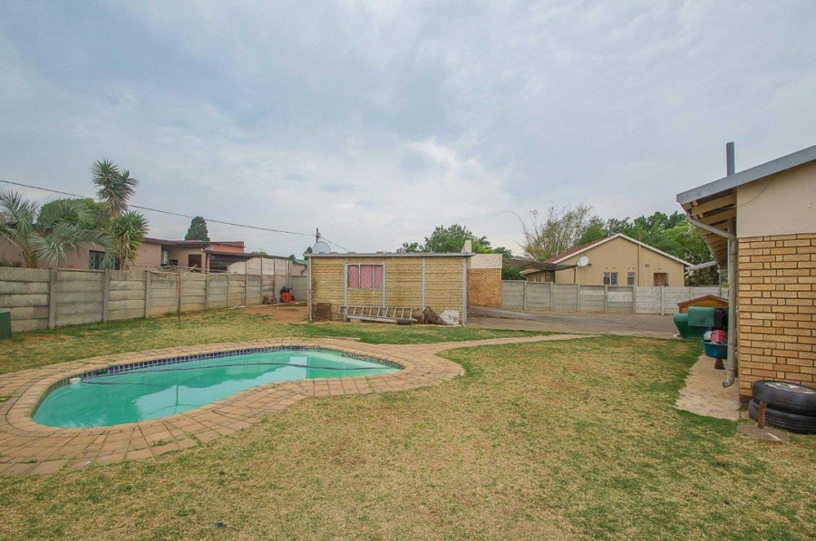 4 Bedroom Property for Sale in Witpoortjie Gauteng