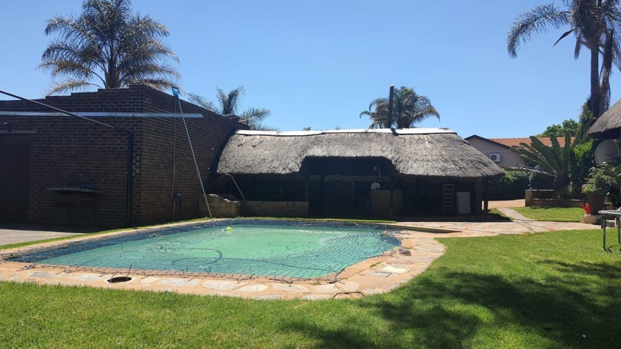 4 Bedroom Property for Sale in Rant En Dal Gauteng