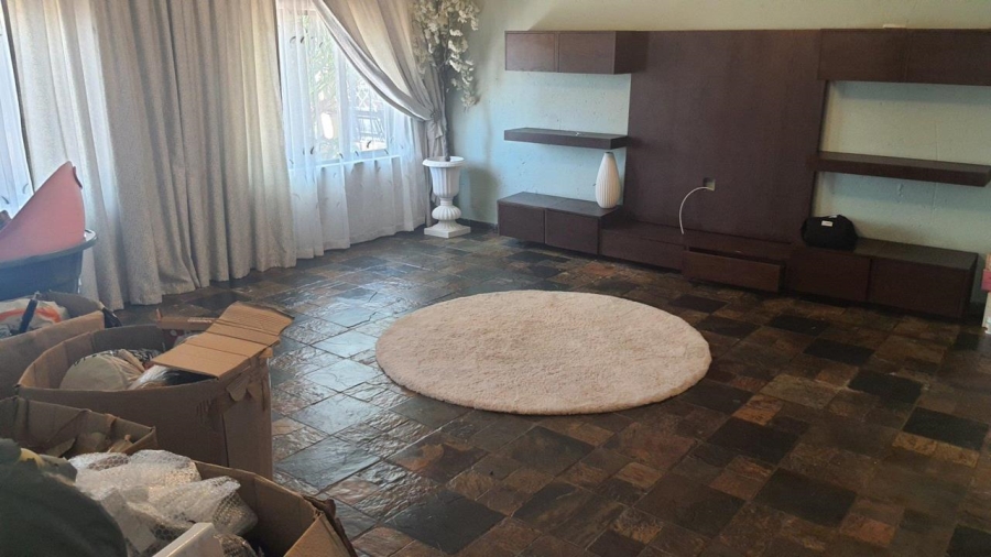 5 Bedroom Property for Sale in Rant En Dal Gauteng