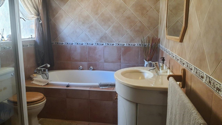 4 Bedroom Property for Sale in Rant En Dal Gauteng