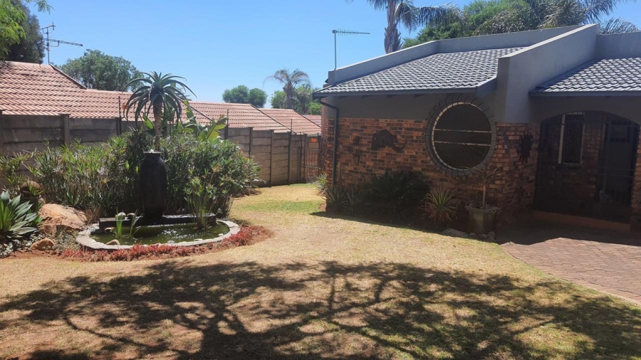 4 Bedroom Property for Sale in Rant En Dal Gauteng