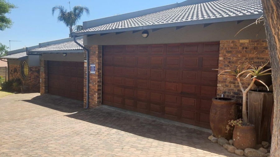 4 Bedroom Property for Sale in Rant En Dal Gauteng