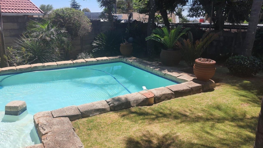 4 Bedroom Property for Sale in Rant En Dal Gauteng