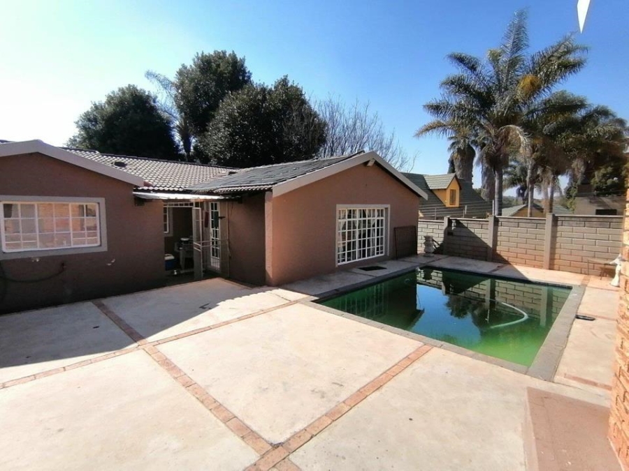 4 Bedroom Property for Sale in Noordheuwel Gauteng