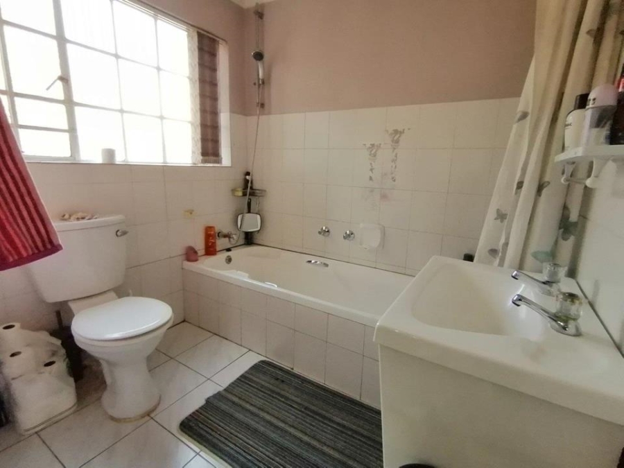 4 Bedroom Property for Sale in Noordheuwel Gauteng