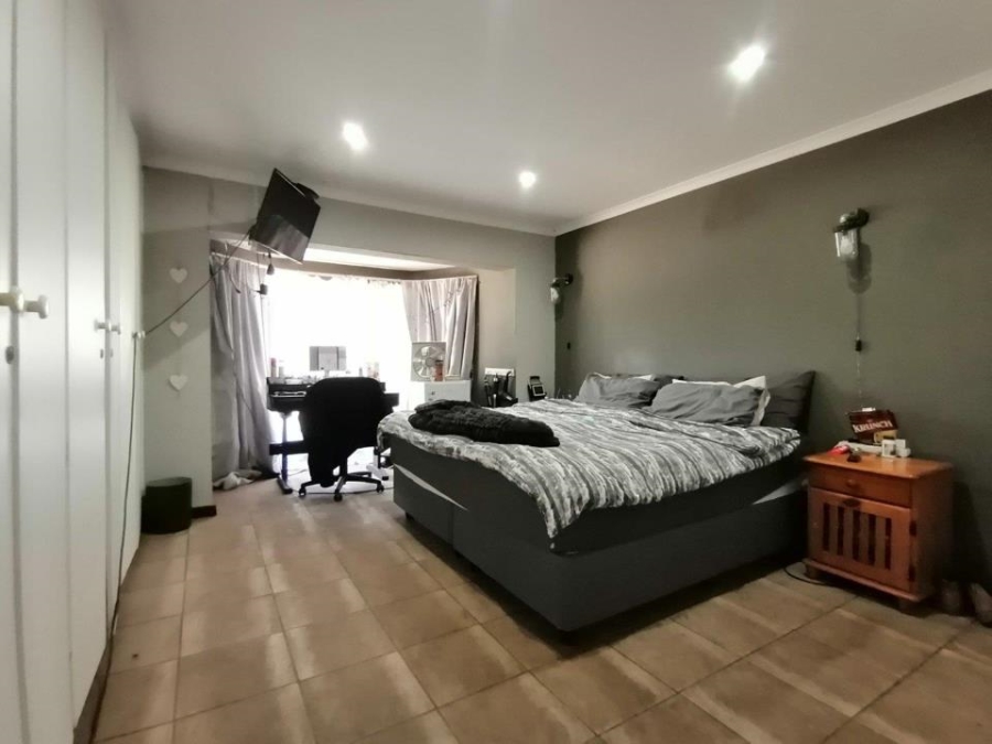 4 Bedroom Property for Sale in Noordheuwel Gauteng