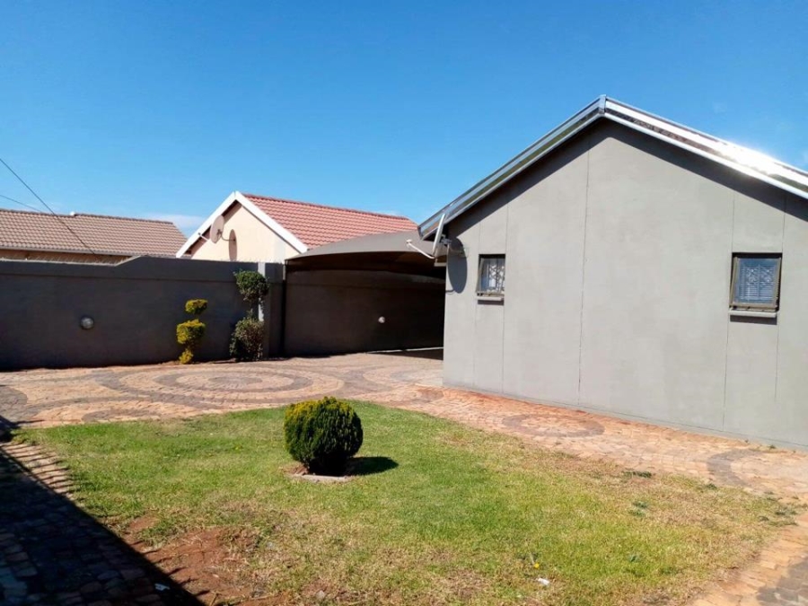 3 Bedroom Property for Sale in Protea Glen Gauteng