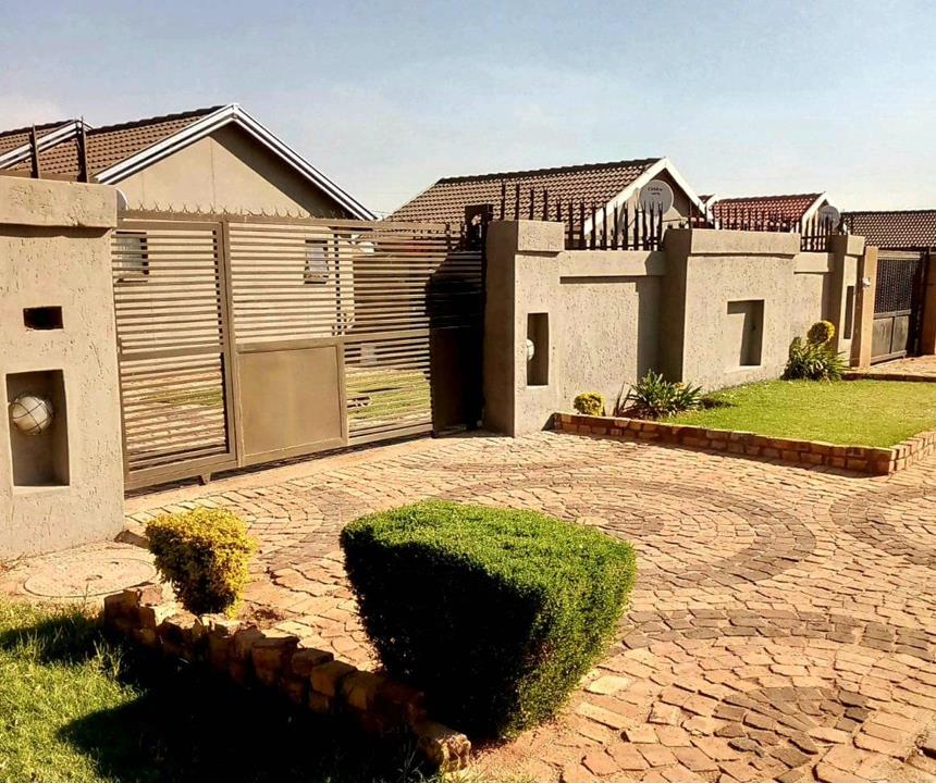 3 Bedroom Property for Sale in Protea Glen Gauteng