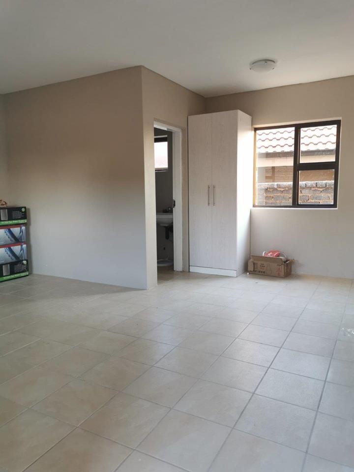 To Let 1 Bedroom Property for Rent in Meadowlands Gauteng