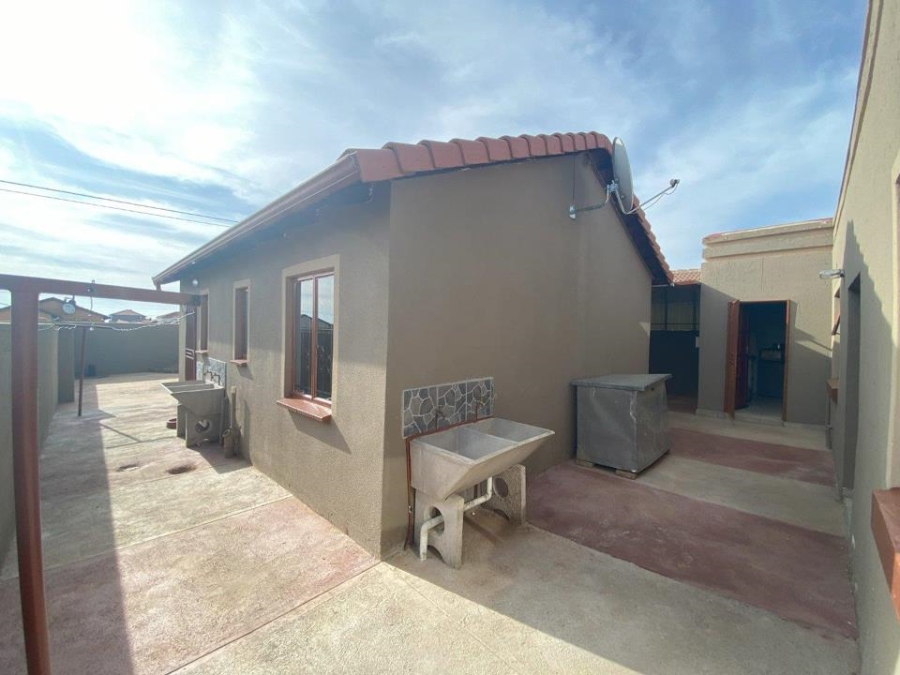 To Let 2 Bedroom Property for Rent in Protea Glen Gauteng