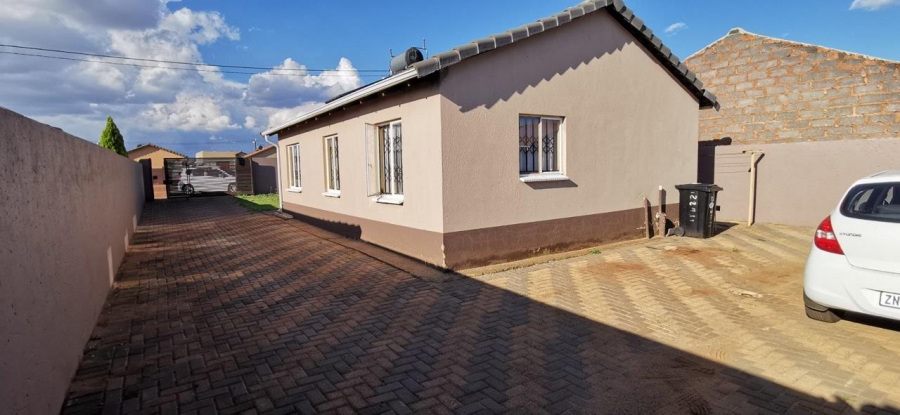 To Let 3 Bedroom Property for Rent in Protea Glen Gauteng