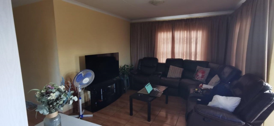 To Let 3 Bedroom Property for Rent in Protea Glen Gauteng