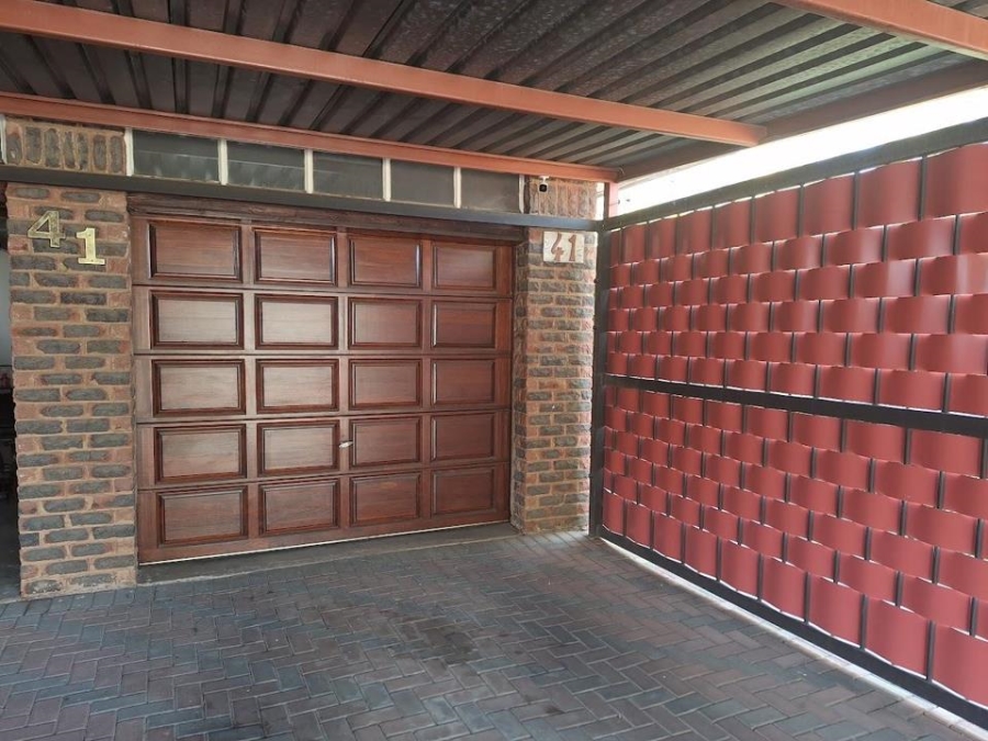 4 Bedroom Property for Sale in Kilner Park Gauteng