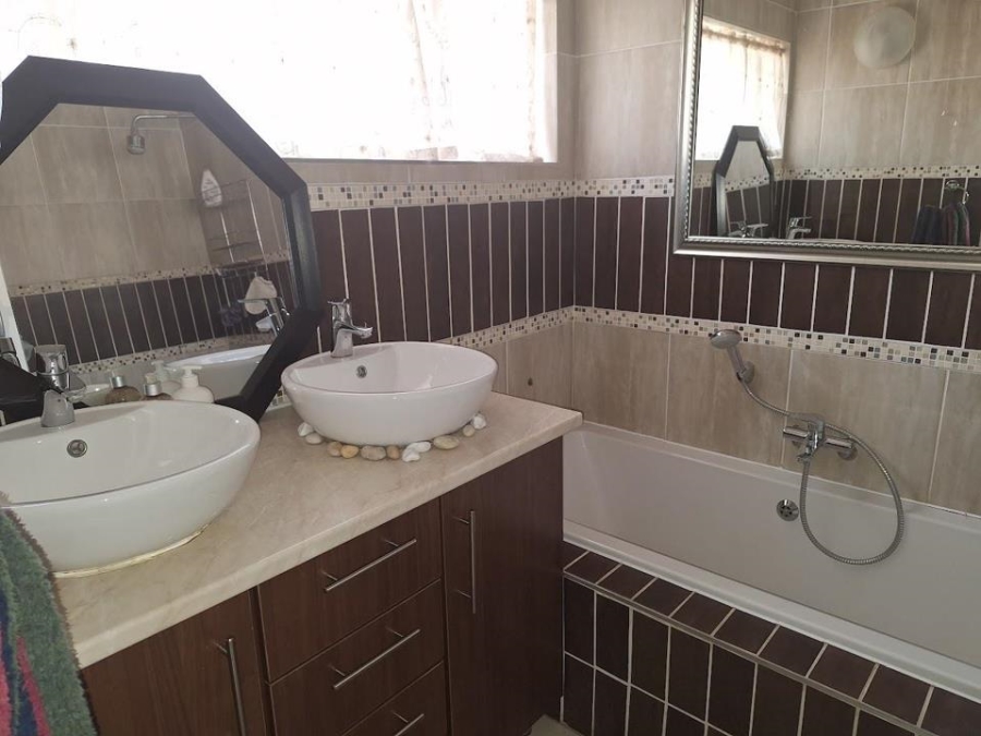 4 Bedroom Property for Sale in Kilner Park Gauteng