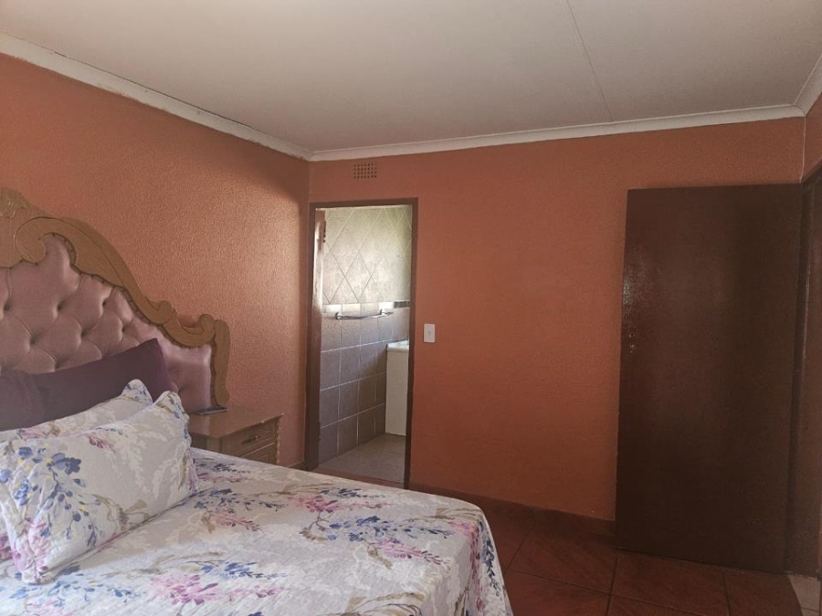 2 Bedroom Property for Sale in Greenhills Gauteng