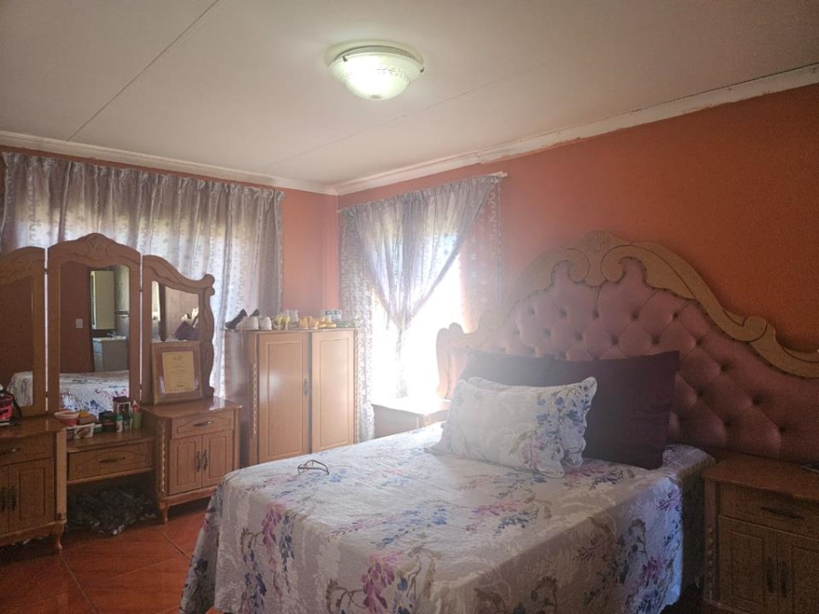 2 Bedroom Property for Sale in Greenhills Gauteng