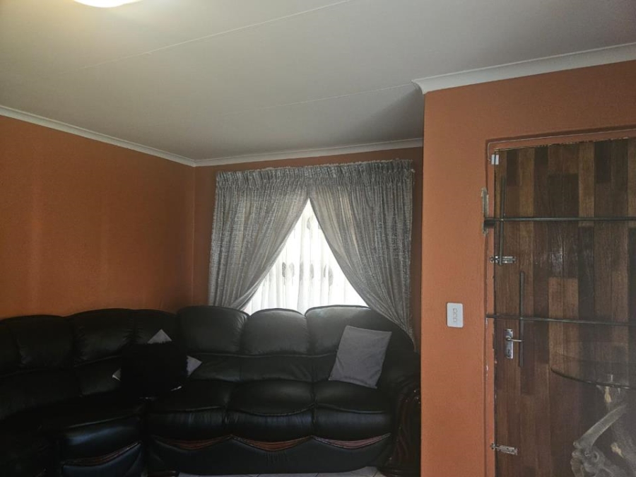 2 Bedroom Property for Sale in Greenhills Gauteng