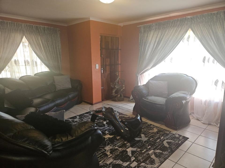 2 Bedroom Property for Sale in Greenhills Gauteng