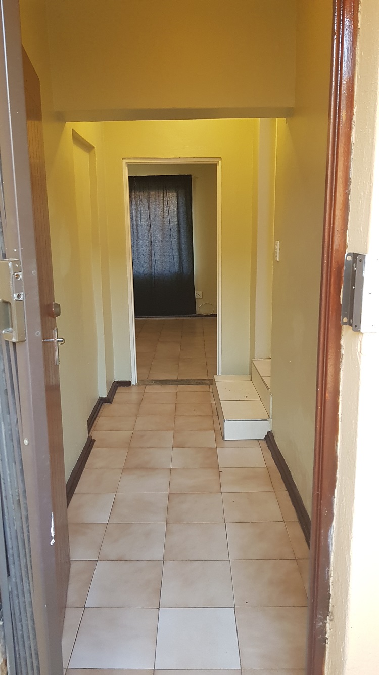 To Let 1 Bedroom Property for Rent in Bromhof Gauteng