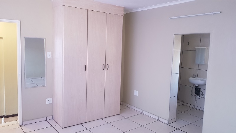 To Let 1 Bedroom Property for Rent in Bromhof Gauteng