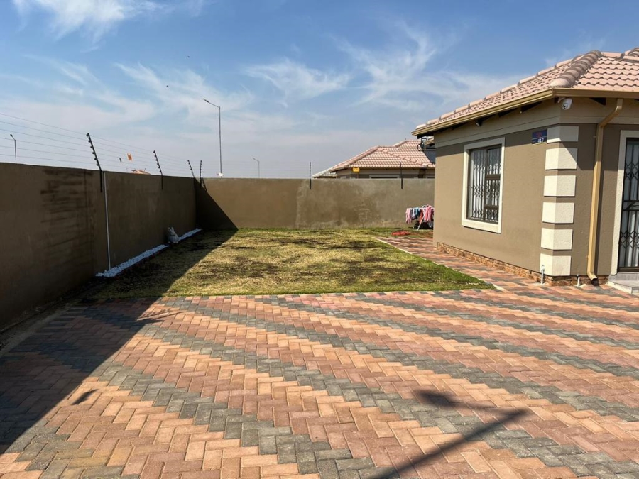 3 Bedroom Property for Sale in Azaadville Gardens Gauteng