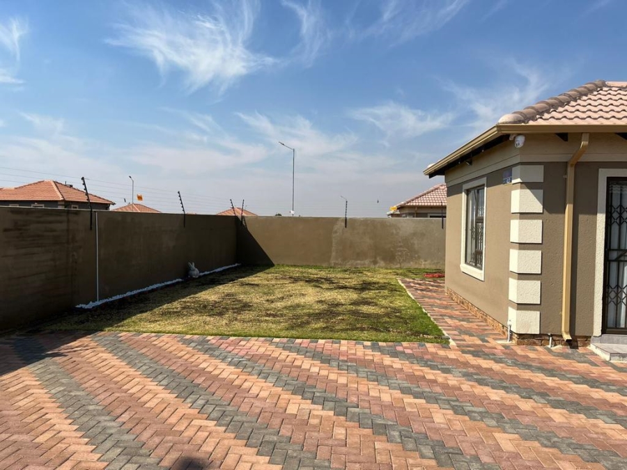 3 Bedroom Property for Sale in Azaadville Gardens Gauteng