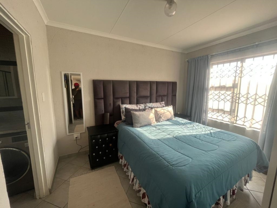 3 Bedroom Property for Sale in Azaadville Gardens Gauteng