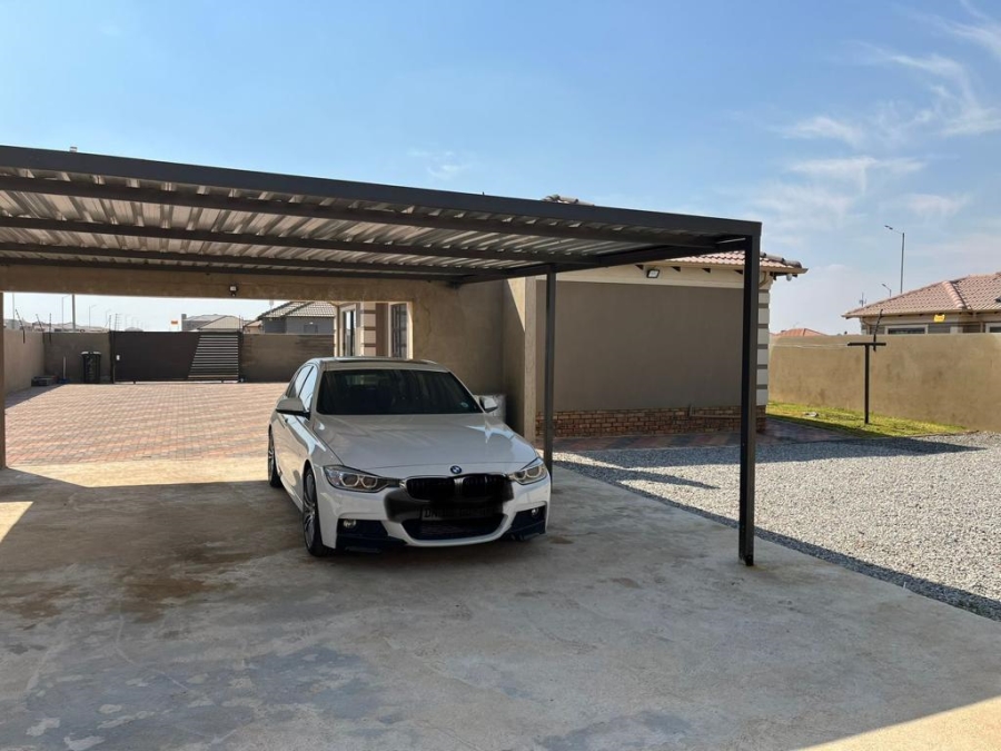 3 Bedroom Property for Sale in Azaadville Gardens Gauteng