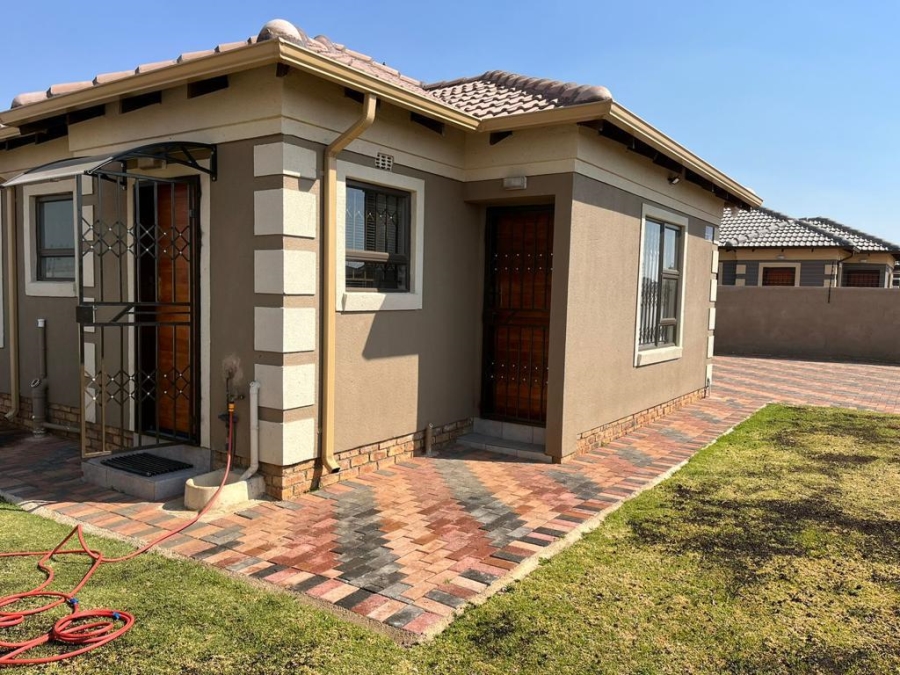 3 Bedroom Property for Sale in Azaadville Gardens Gauteng