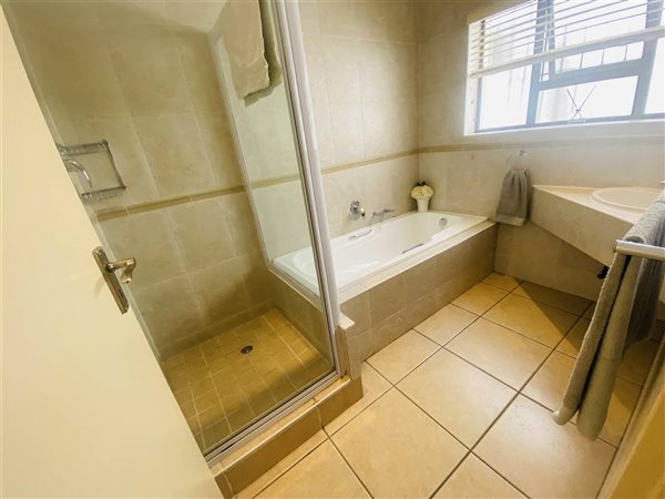 5 Bedroom Property for Sale in Alberante Gauteng