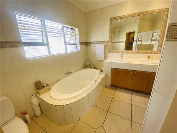 5 Bedroom Property for Sale in Alberante Gauteng