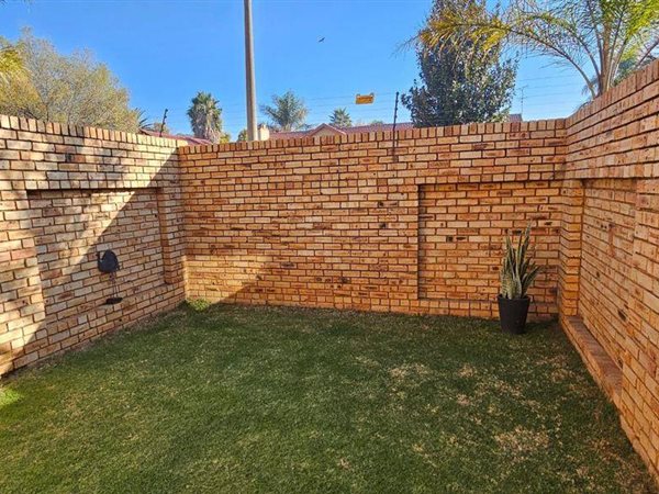 2 Bedroom Property for Sale in General Albertspark Gauteng