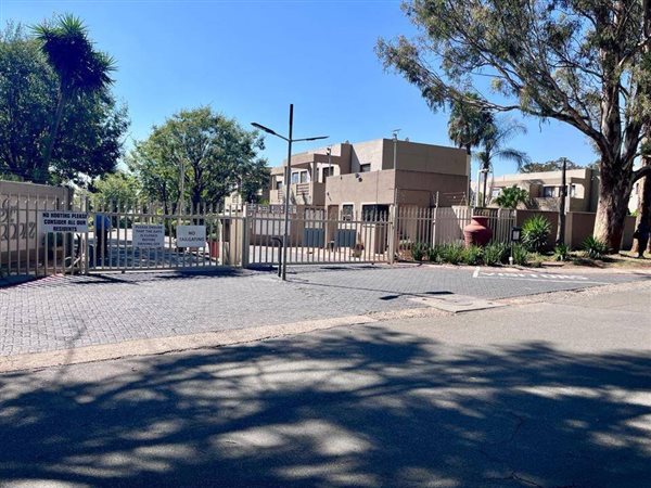 2 Bedroom Property for Sale in General Albertspark Gauteng