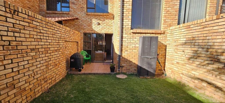 2 Bedroom Property for Sale in General Albertspark Gauteng