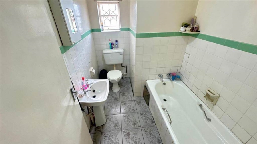 3 Bedroom Property for Sale in Robertsham Gauteng