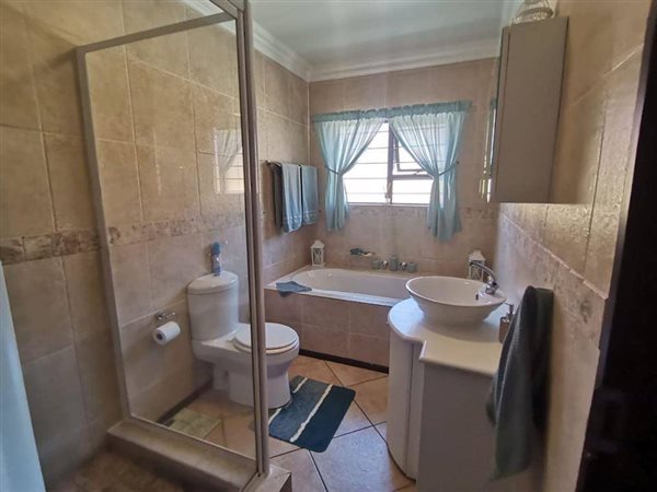 4 Bedroom Property for Sale in Southdowns Gauteng