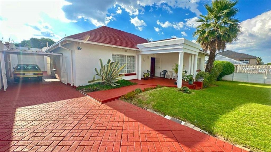 3 Bedroom Property for Sale in Robertsham Gauteng