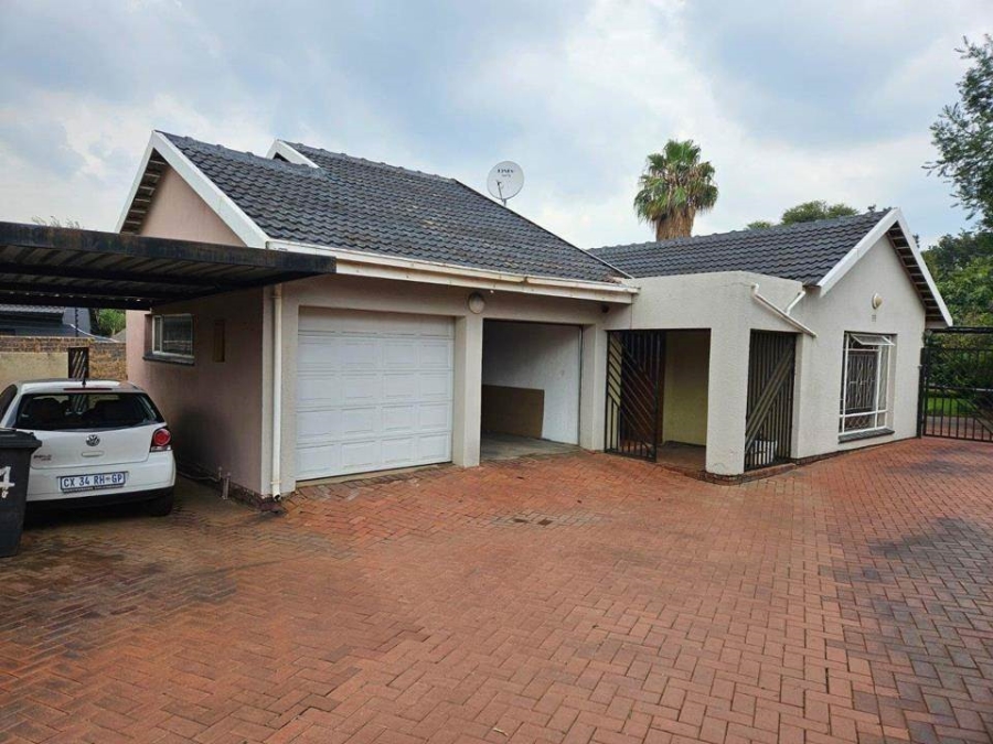 4 Bedroom Property for Sale in Brackenhurst Gauteng