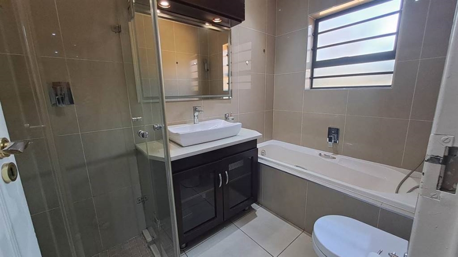 3 Bedroom Property for Sale in Brackenhurst Gauteng